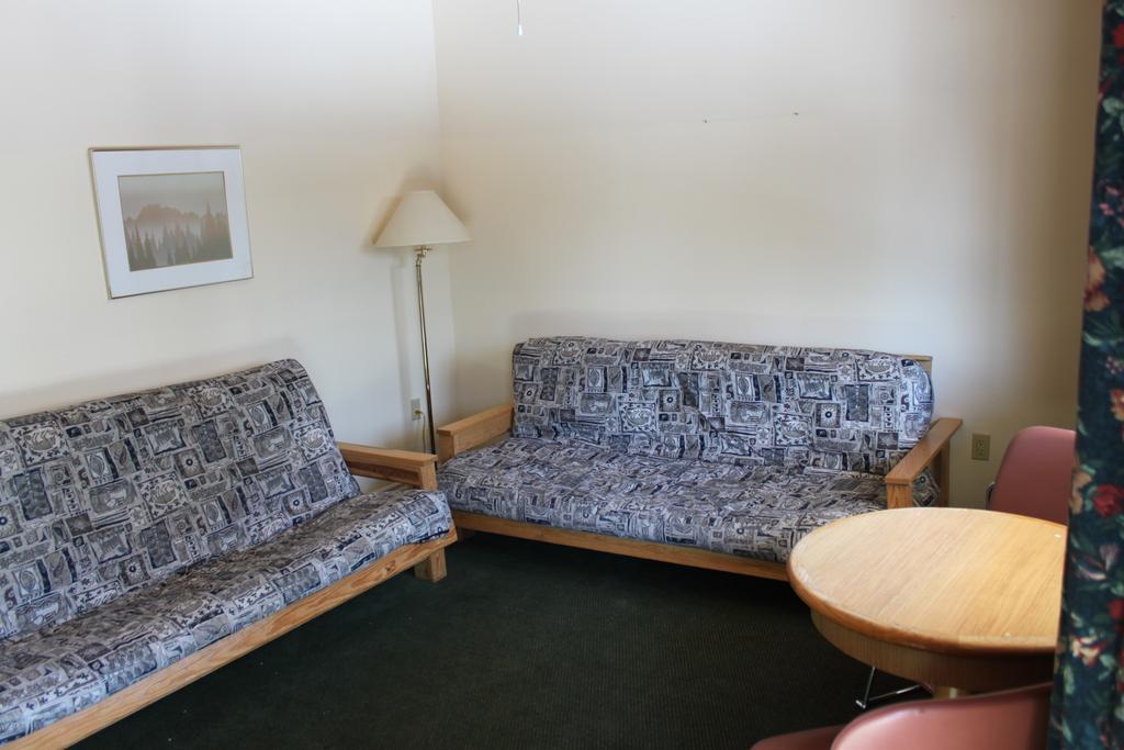 Riverview Lodge Wasaga Beach Room photo